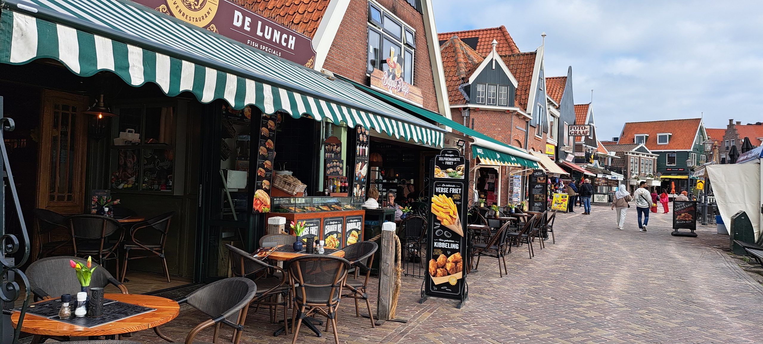 volendam-bovenaan